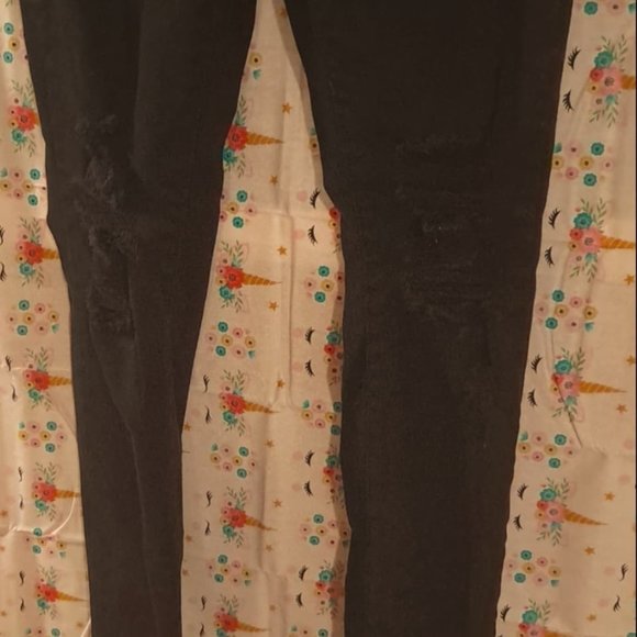 Levis Ripped Skinny Jeans. - Picture 2 of 3